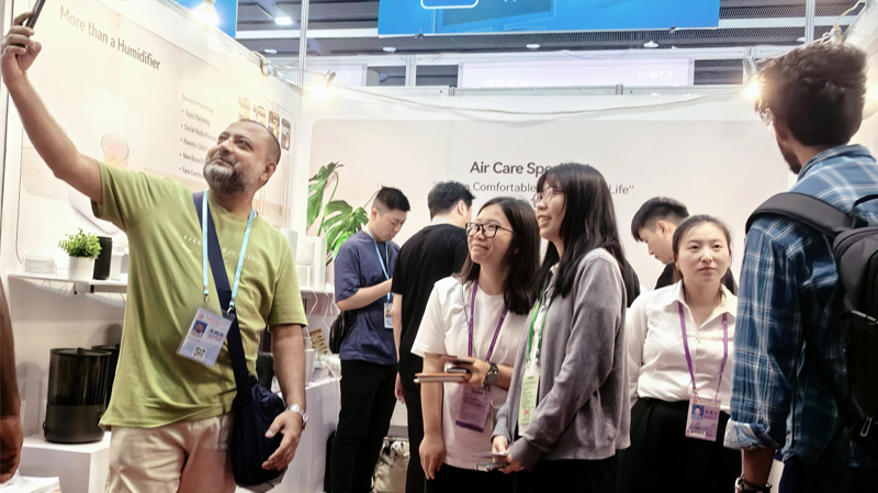Smillon Showcases Innovative Humidifiers and Air Purifiers at the 137th Canton Fair